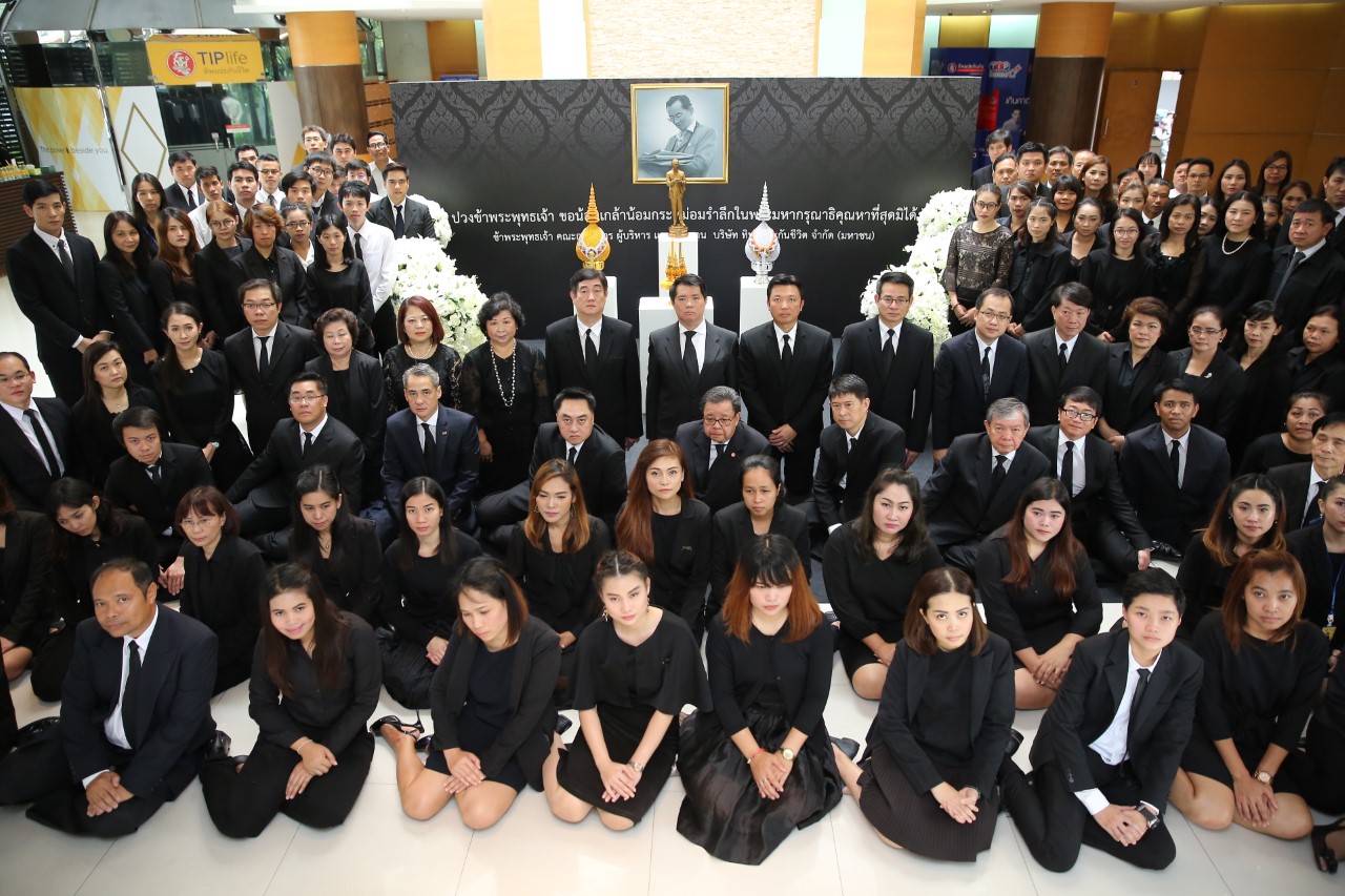 20.ภาพหมู่ประธานกรรมการ คณะกรรมการ ผู้บริหารและพนักงาน