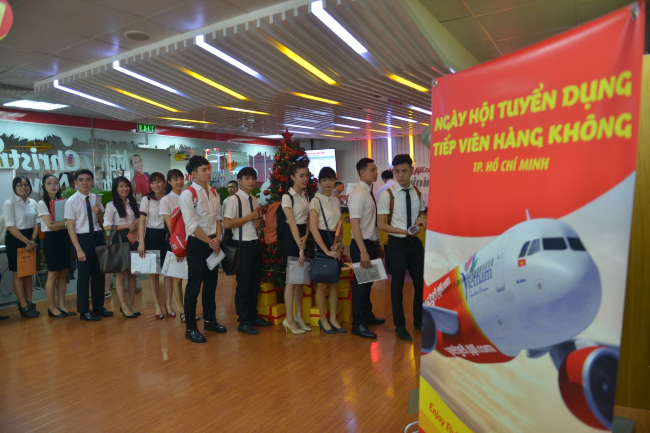 CANDIDATES AT A CABIN CREW RECRUITMENT