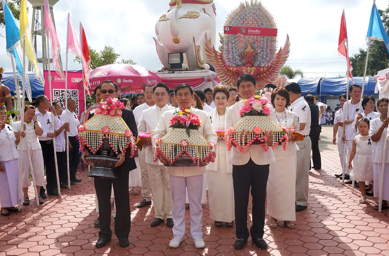 3.ร่วมทอดกฐินสามัคคี