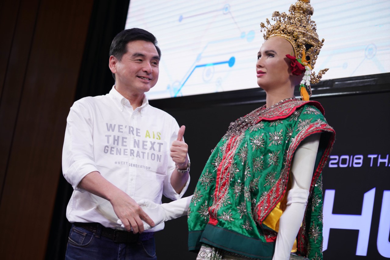 AIS Academy จับมือ Slingshot Group พาหุ่นยนต์โซเฟีย AI _2