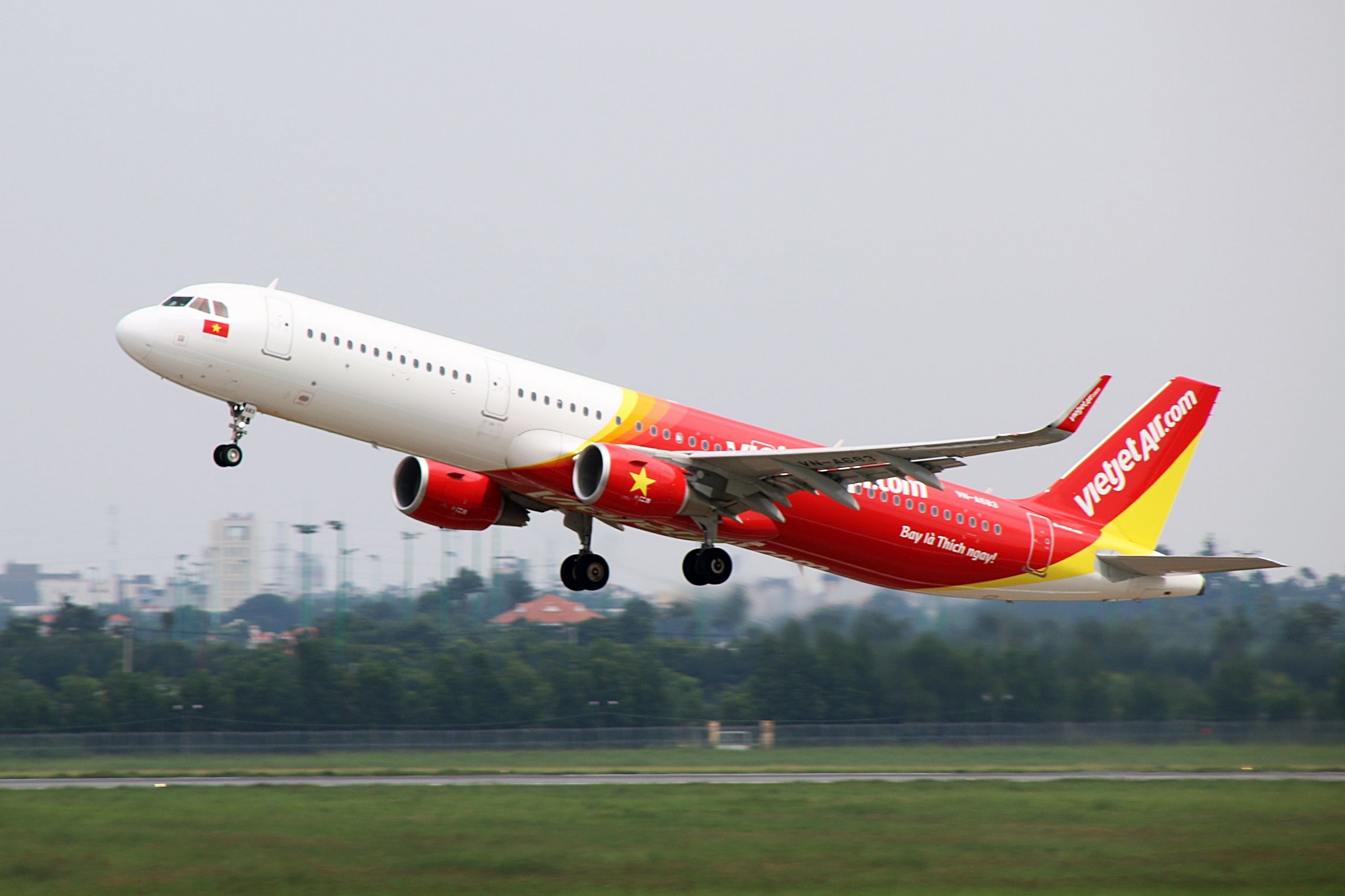 1.Vietjet's new modern aircraft