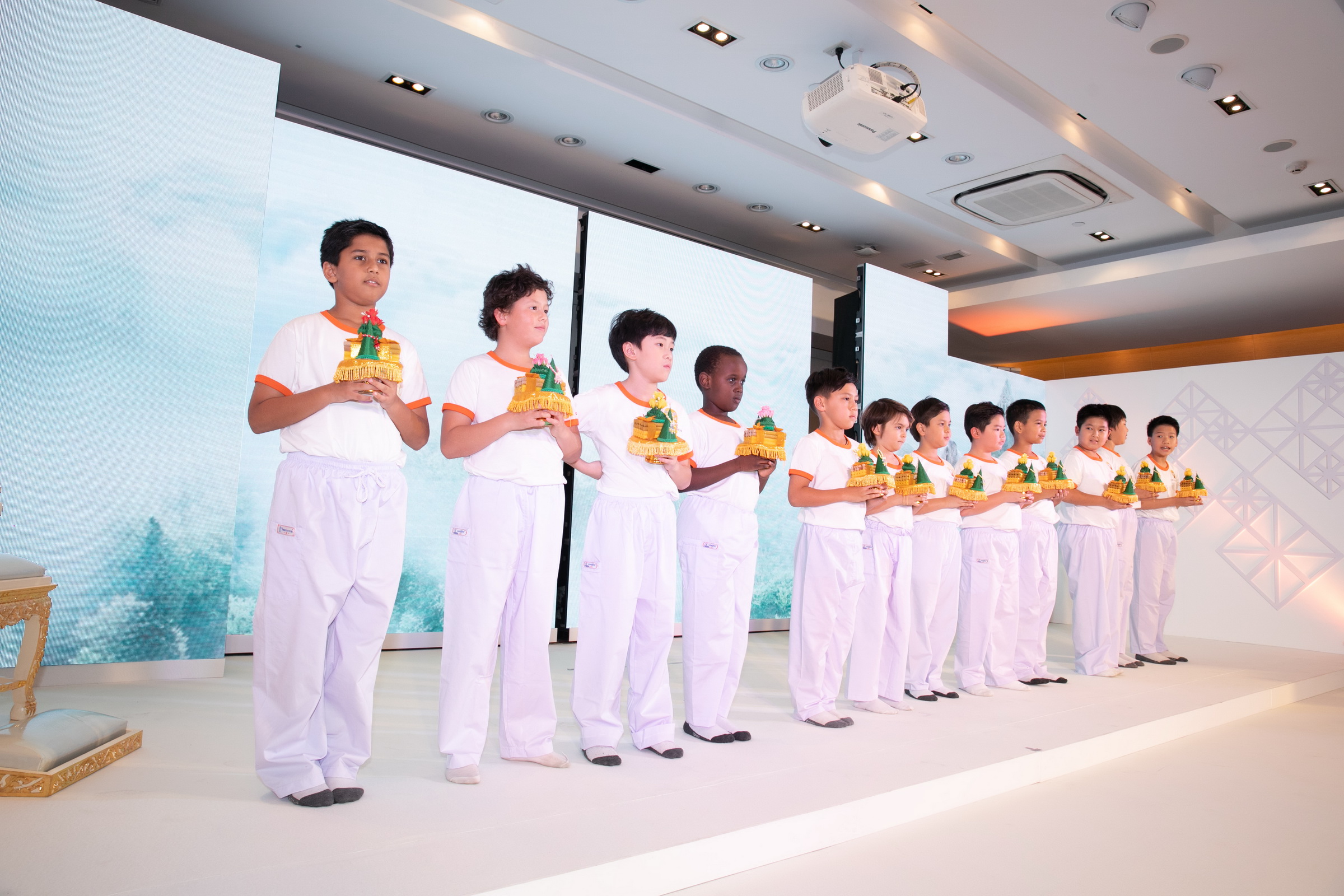 สามเณรปลูกปัญญาธรรม นานาชาติ (2)