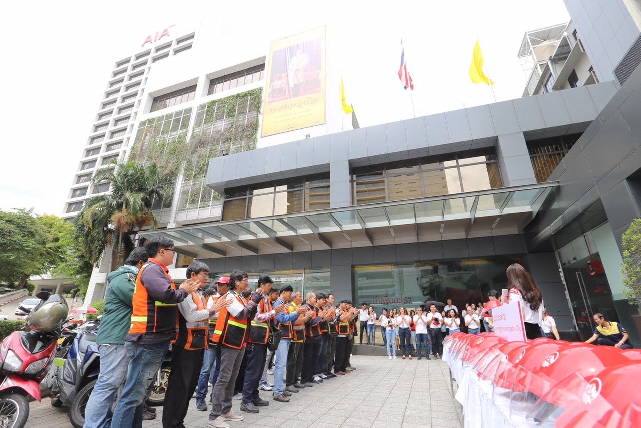 AIA มอบหมวกนิรภัย (4)